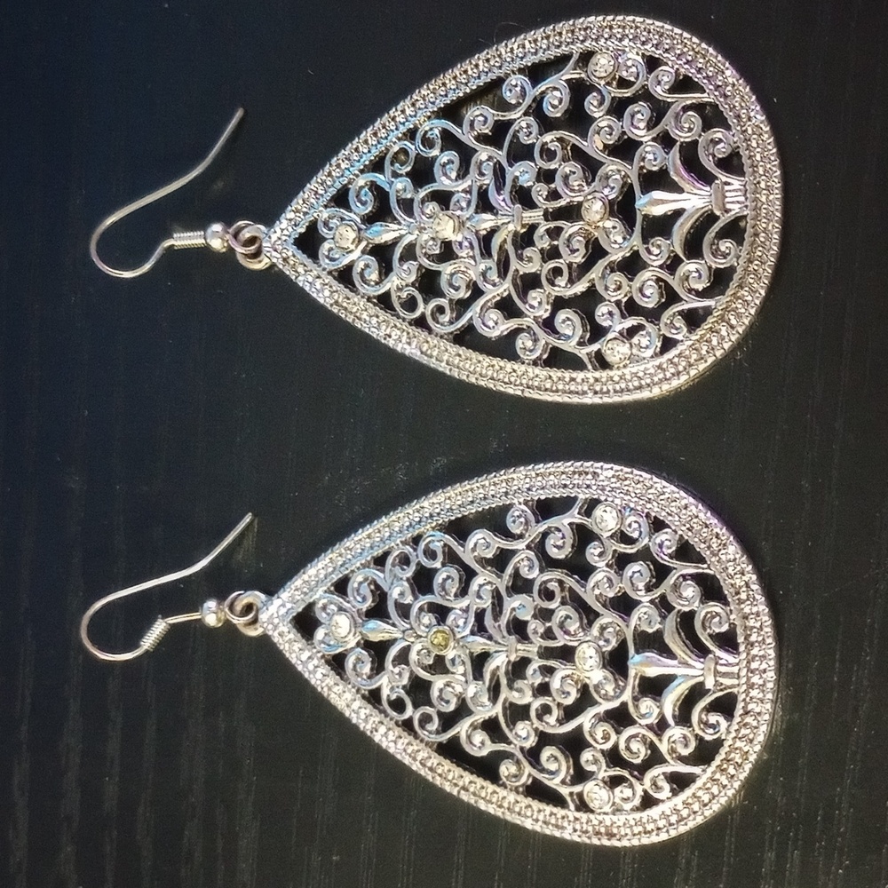 Elegant Silver Filigree‎ Teardrop Earrings